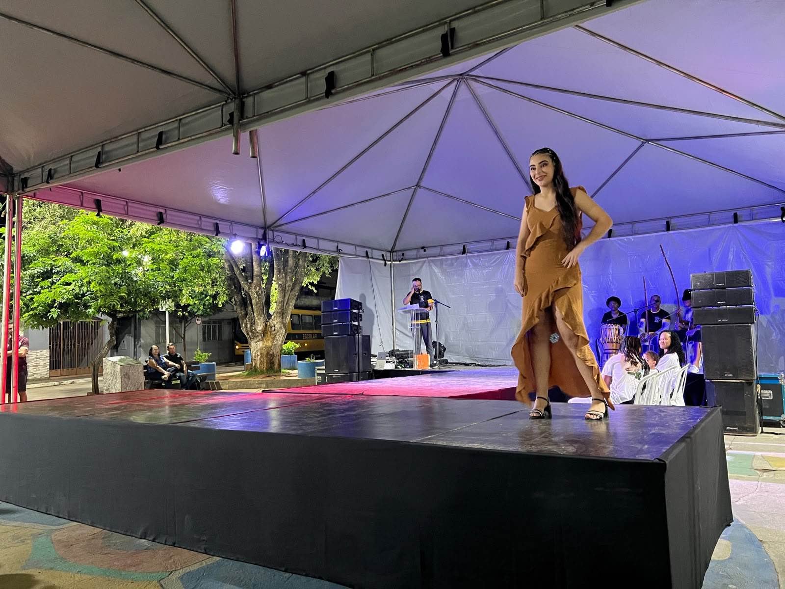 DESFILE GAROTO E GAROTA JOGO LIVRE-17